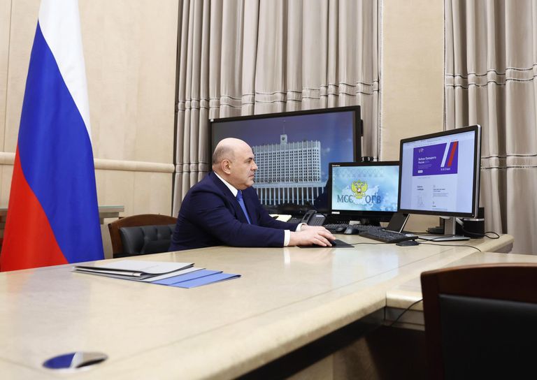 Председатель правительства РФ Михаил Мишустин во время электронного голосования на выборах президента РФ Председатель правительства РФ Михаил Мишустин во время электронного голосования на выборах президента РФ