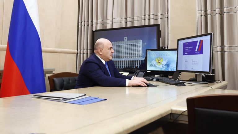Председатель правительства РФ Михаил Мишустин во время электронного голосования на выборах президента РФ Председатель правительства РФ Михаил Мишустин во время электронного голосования на выборах президента РФ