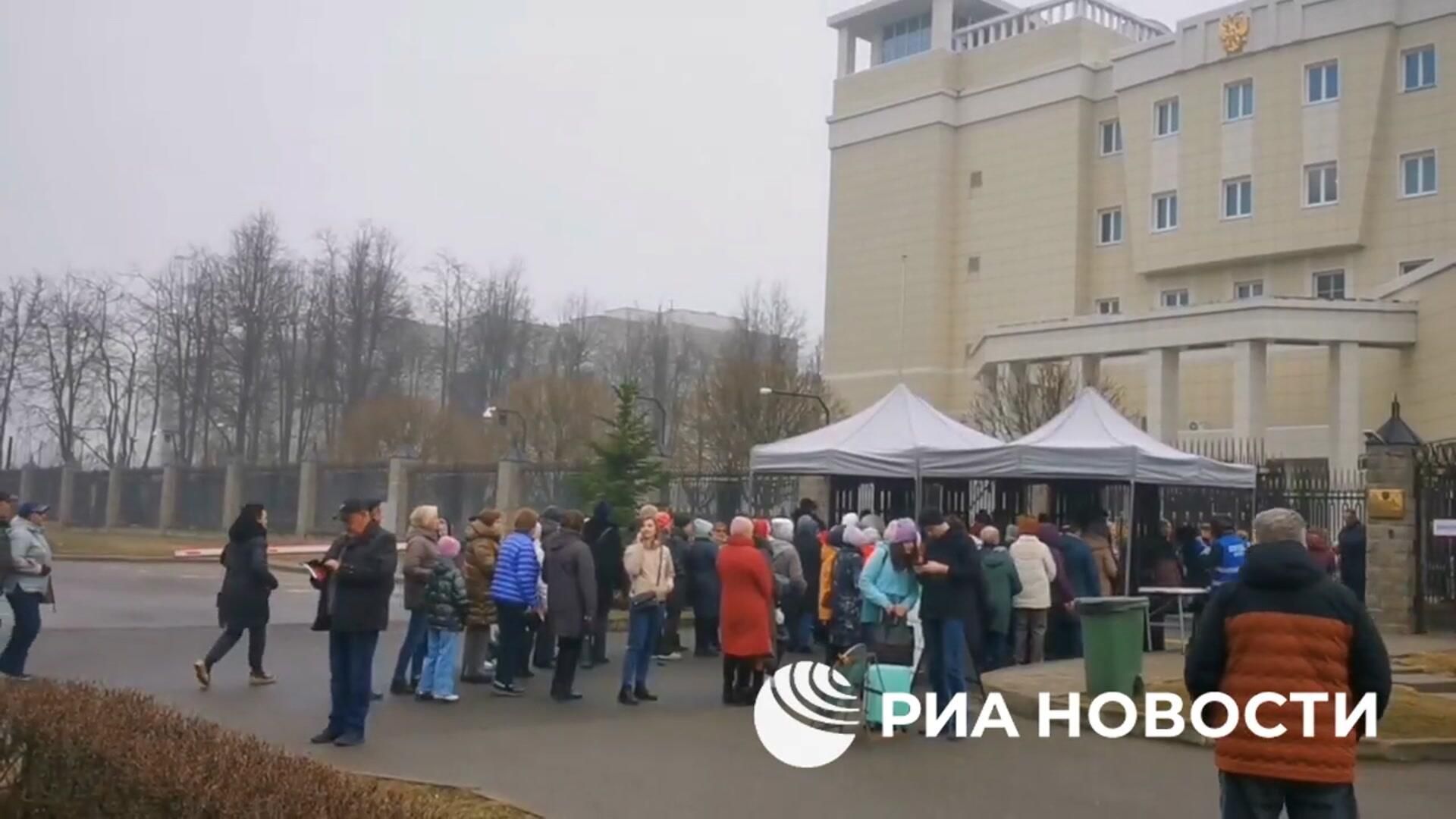 Очереди на избирательном участке в Минске Очереди на избирательном участке в Минске - РИА Новости, 1920, 17.03.2024