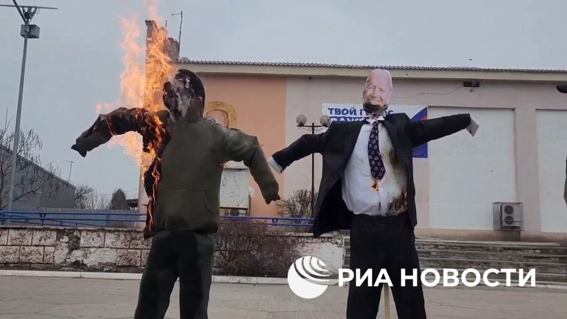 Сожжение чучел Зеленского и Байдена в ЛНР Сожжение чучел Зеленского и Байдена в ЛНР - РИА Новости, 1920, 17.03.2024