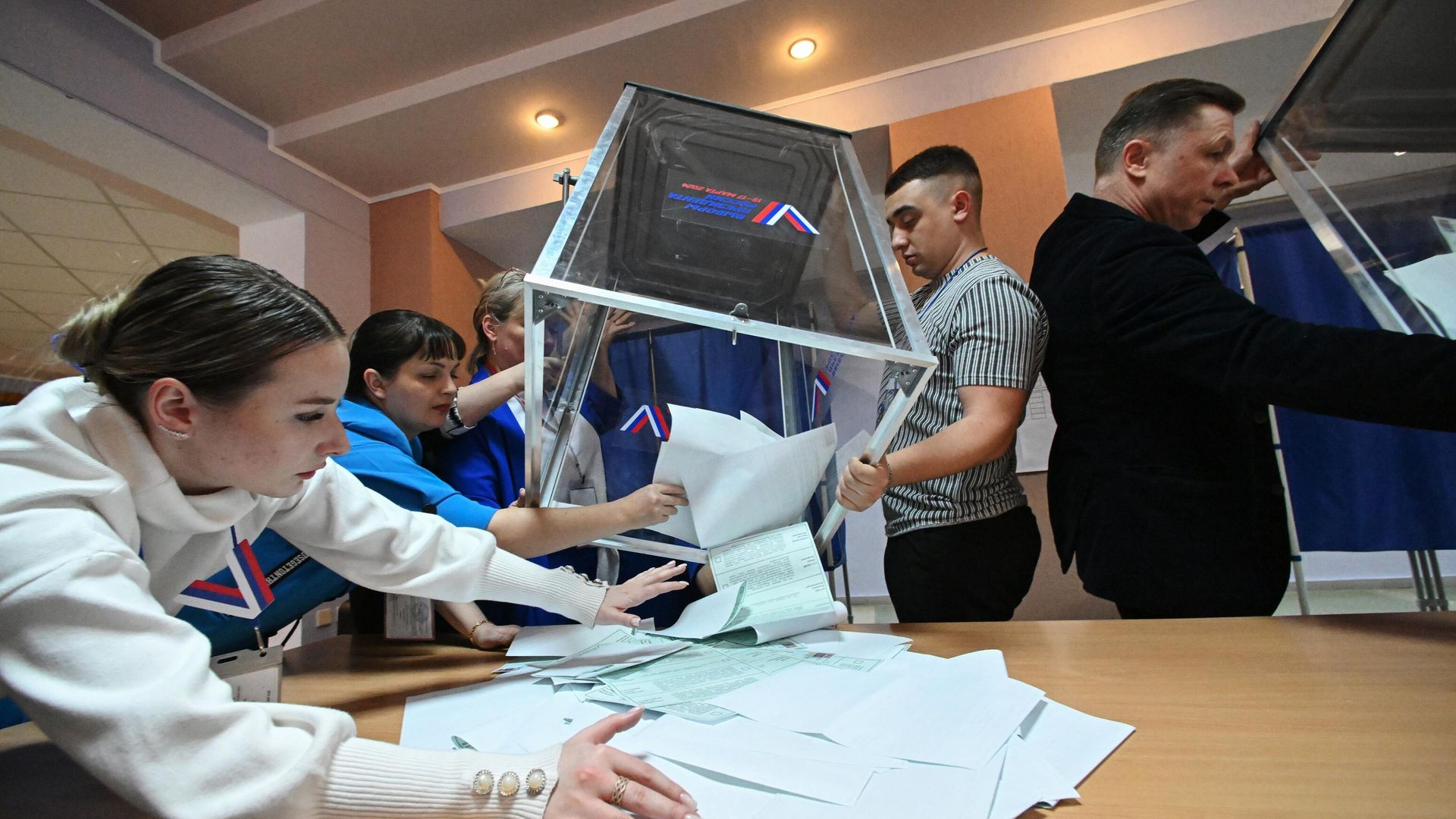 Подсчет голосов на выборах президента РФ Подсчет голосов на выборах президента РФ - РИА Новости, 1920, 17.03.2024