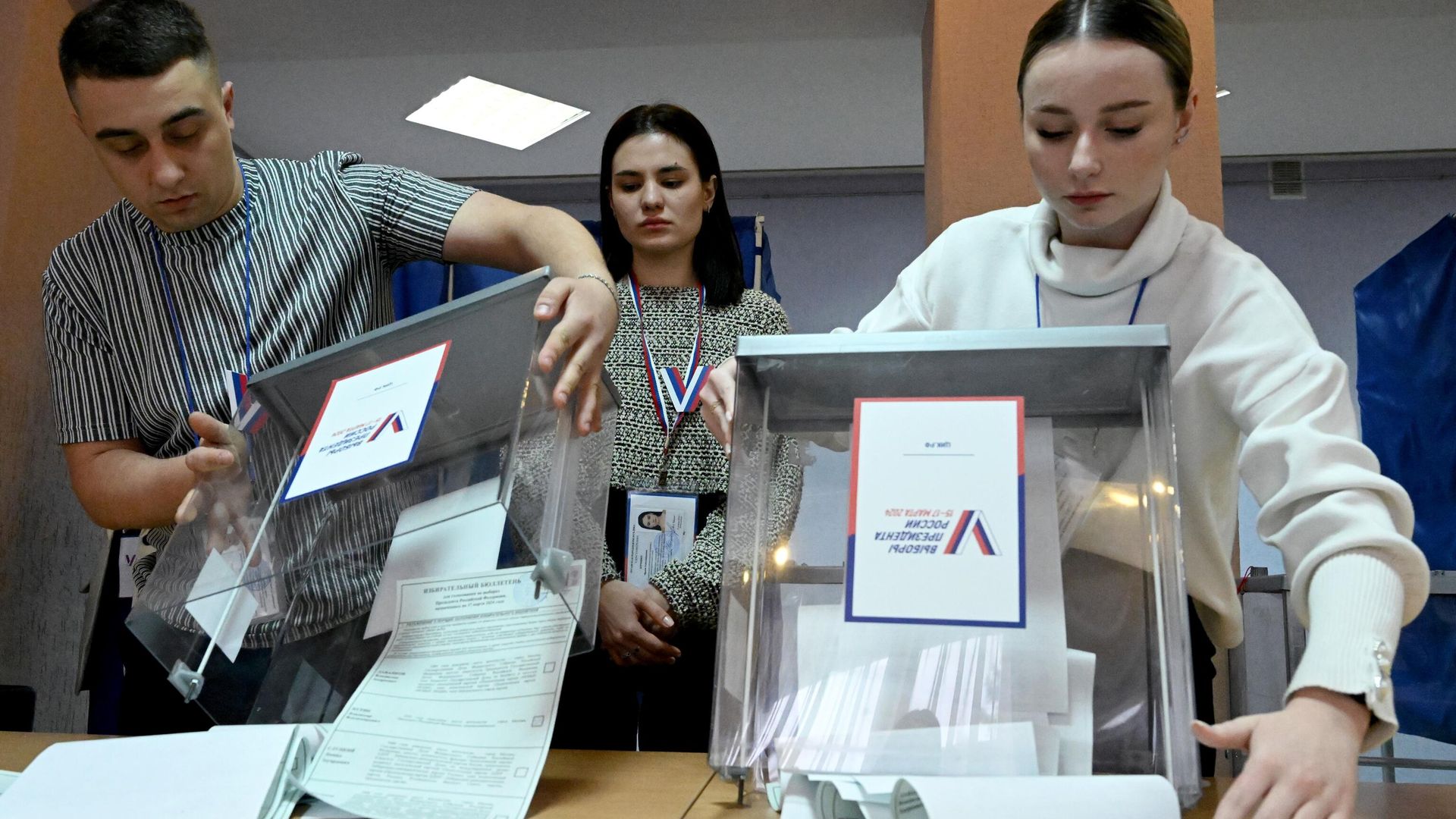 Подсчет голосов на выборах президента РФ Подсчет голосов на выборах президента РФ - РИА Новости, 1920, 18.03.2024