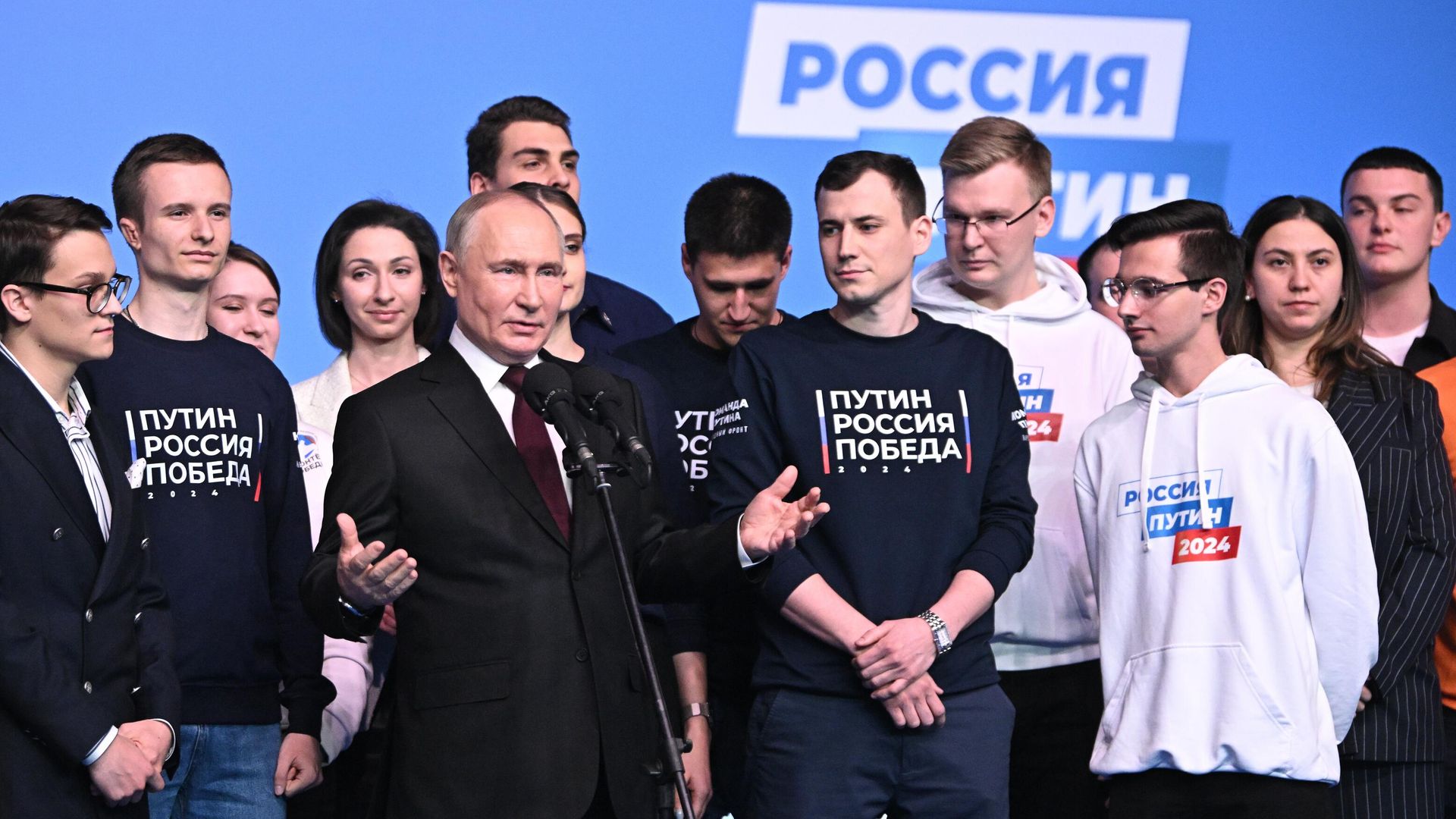 Кандидат в президенты РФ, действующий президент РФ Владимир Путин на встрече с доверенными лицами в избирательном штабе Кандидат в президенты РФ, действующий президент РФ Владимир Путин на встрече с доверенными лицами в избирательном штабе - РИА Новости, 1920, 17.03.2024