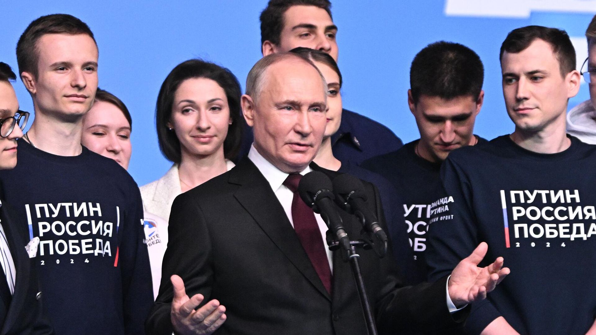 Кандидат в президенты РФ, действующий президент РФ Владимир Путин на встрече с доверенными лицами в избирательном штабе Кандидат в президенты РФ, действующий президент РФ Владимир Путин на встрече с доверенными лицами в избирательном штабе - РИА Новости, 1920, 19.03.2024