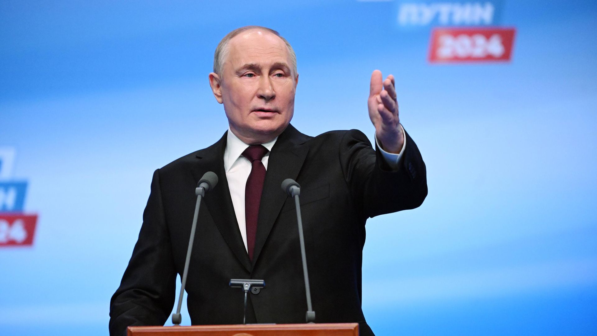 Кандидат в президенты РФ, действующий президент РФ Владимир Путин выступает перед журналистами в своем избирательном штабе Кандидат в президенты РФ, действующий президент РФ Владимир Путин выступает перед журналистами в своем избирательном штабе - РИА Новости, 1920, 18.03.2024