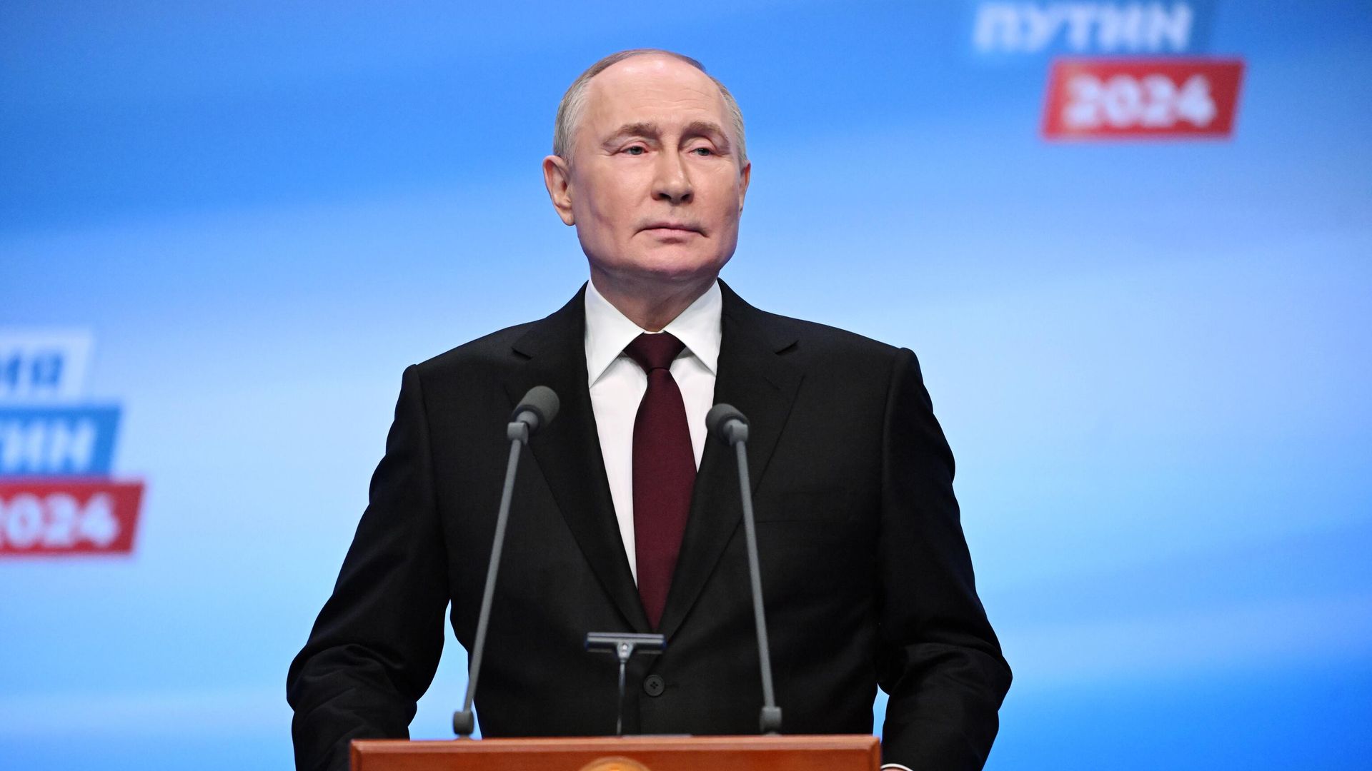 Кандидат в президенты России, действующий президент Владимир Путин выступает перед журналистами в своем избирательном штабе - РИА Новости, 1920, 18.03.2024