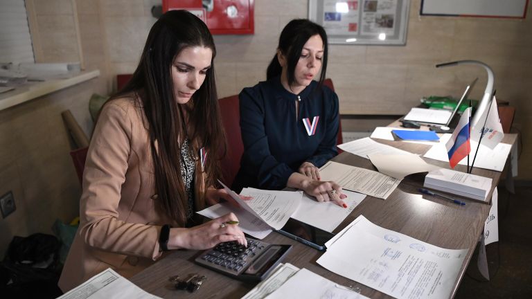 Подсчет голосов на выборах президента РФ на избирательном участке в Мелитополе Запорожской области Подсчет голосов на выборах президента РФ на избирательном участке в Мелитополе Запорожской области