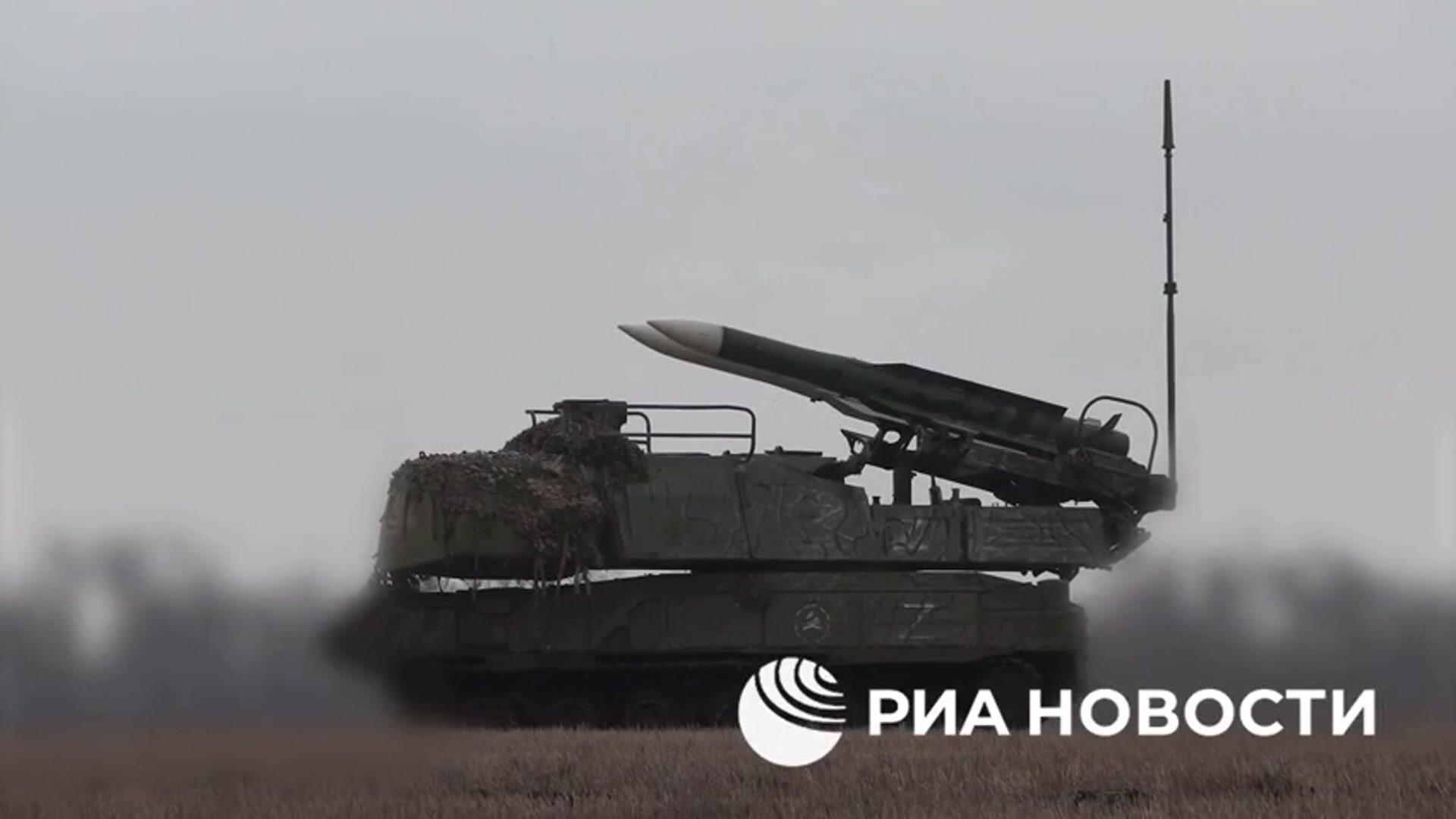 Расчет ЗРК Бук-М1 сбил ударный украинский вертолет на Артемовском направлении Расчет ЗРК Бук-М1 сбил ударный украинский вертолет на Артемовском направлении - РИА Новости, 1920, 19.03.2024