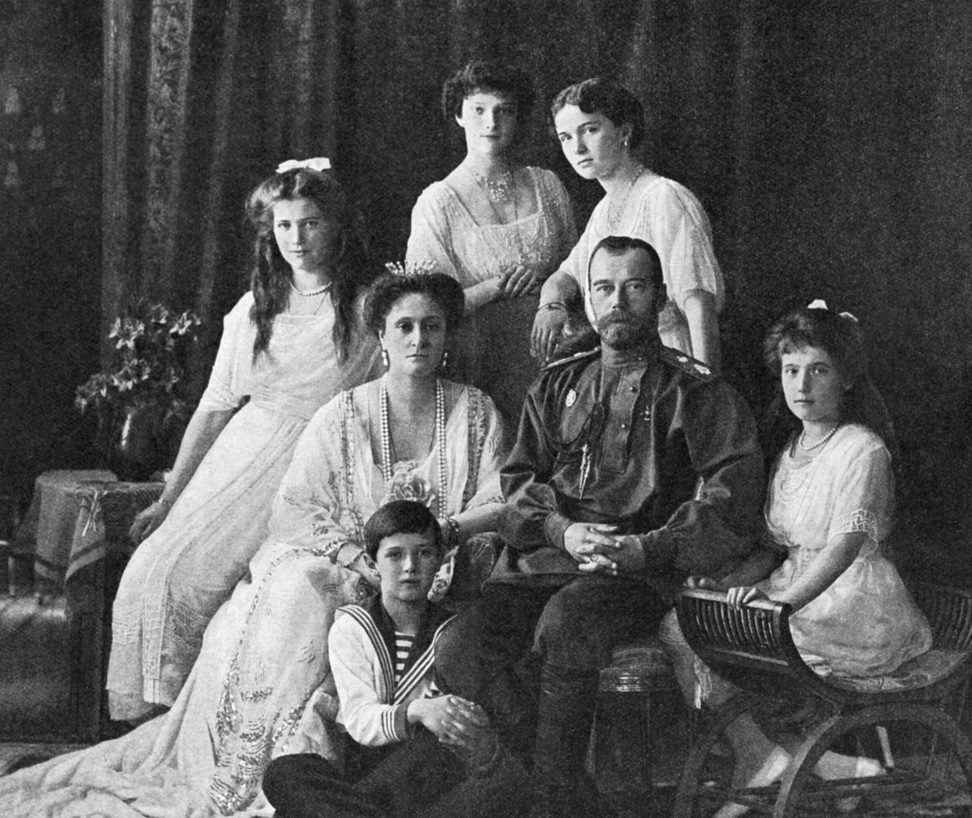 Российский император Николай II, императрица Александра Федоровна, великие княжны Ольга, Татьяна, Мария, Анастасия и цесаревич Алексей Российский император Николай II, императрица Александра Федоровна, великие княжны Ольга, Татьяна, Мария, Анастасия и цесаревич Алексей - РИА Новости, 1920, 11.03.2025