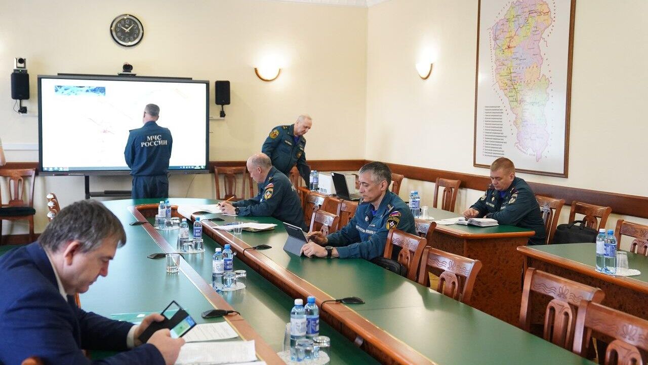 Оперативный штаб по ликвидации аварии на руднике Пионер Оперативный штаб по ликвидации аварии на руднике Пионер - РИА Новости, 1920, 20.03.2024