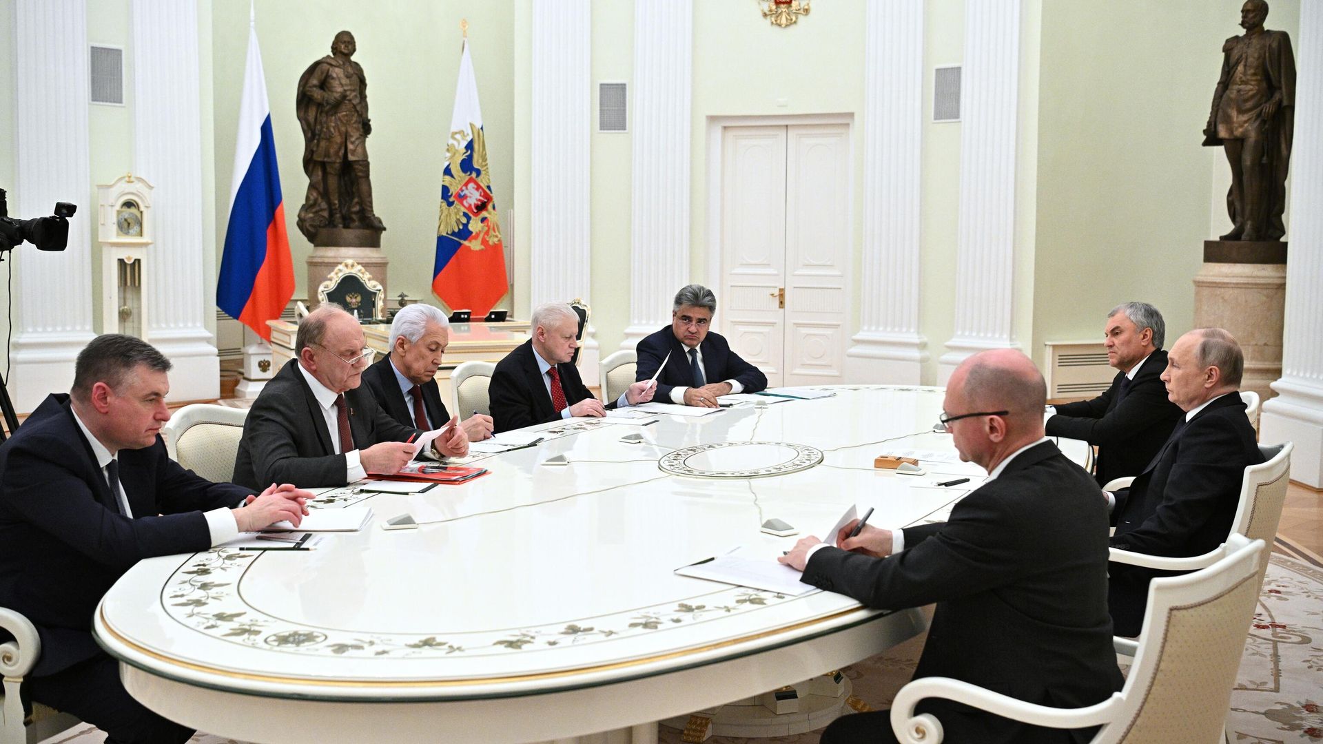 Президент РФ Владимир Путин проводит встречу с лидерами парламентских фракций Президент РФ Владимир Путин проводит встречу с лидерами парламентских фракций - РИА Новости, 1920, 19.03.2024