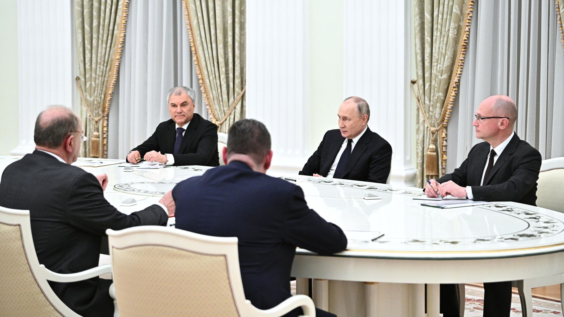 Президент РФ Владимир Путин проводит встречу с лидерами парламентских фракций. 19 марта 2024 Президент РФ Владимир Путин проводит встречу с лидерами парламентских фракций. 19 марта 2024 - РИА Новости, 1920, 19.03.2024