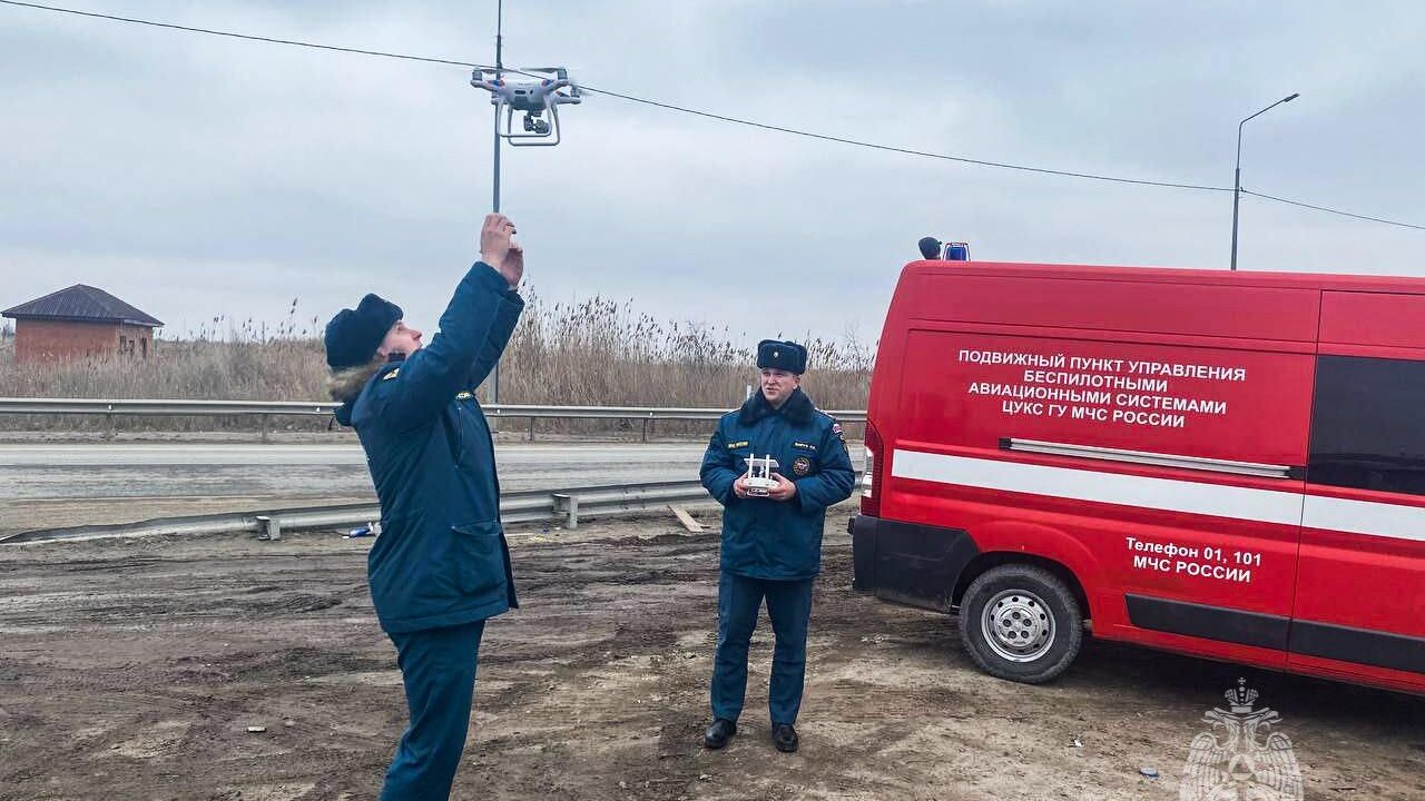 Cпециалисты беспилотной авиации ГУ МЧС России по Волгоградской области совершают полеты на БПЛА Cпециалисты беспилотной авиации ГУ МЧС России по Волгоградской области совершают полеты на БПЛА - РИА Новости, 1920, 21.03.2024