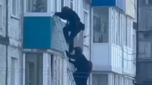 Ситуация на месте в Петропавловско-Камчатском, мужчина удерживает женщину силой, угрожает расправой Ситуация на месте в Петропавловско-Камчатском, мужчина удерживает женщину силой, угрожает расправой - РИА Новости, 1920, 22.03.2024