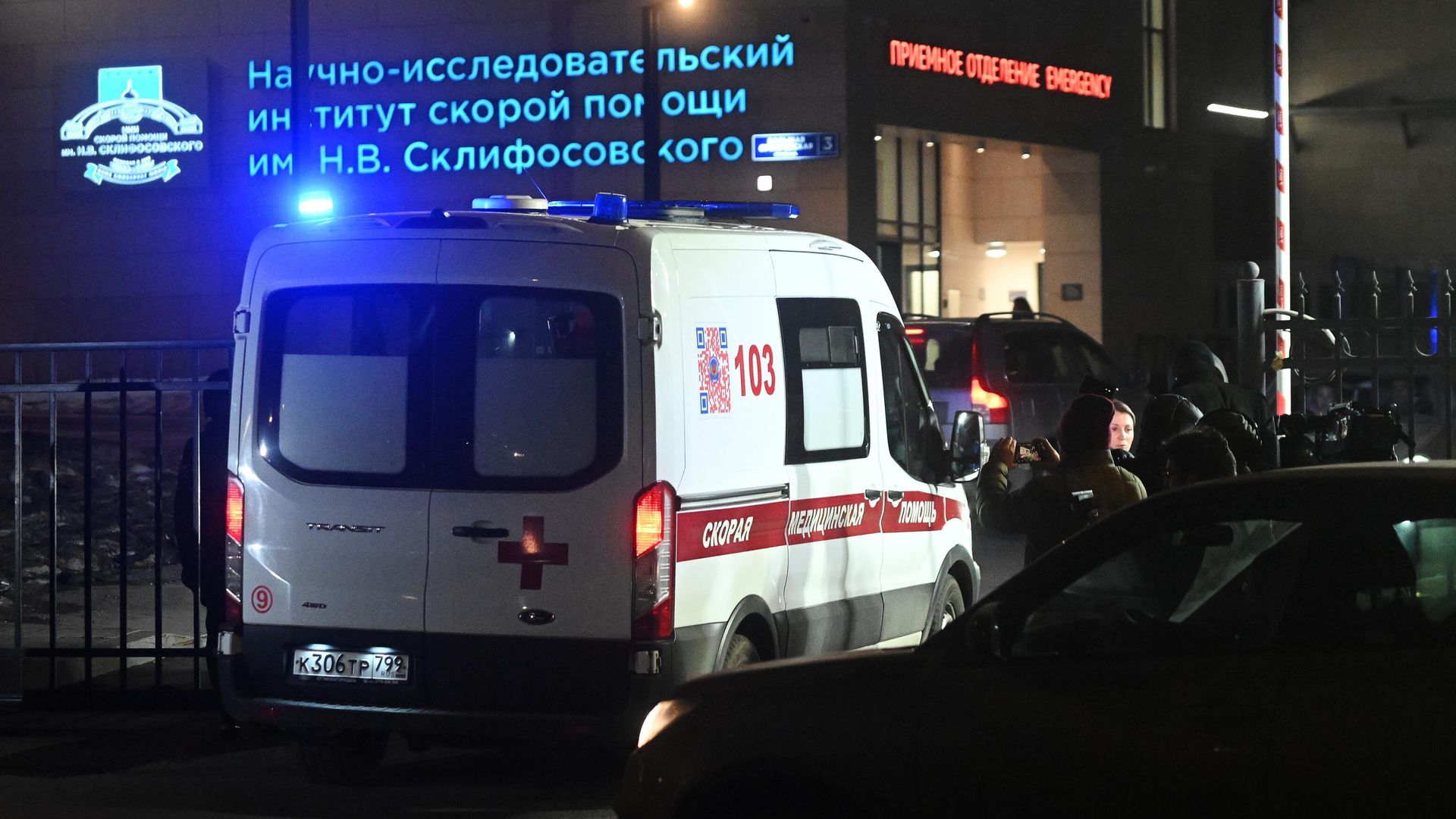 Машина скорой помощи подъезжает к приемному отделению НИИ скорой помощи имени Н. В. Склифосовского Машина скорой помощи подъезжает к приемному отделению НИИ скорой помощи имени Н. В. Склифосовского - РИА Новости, 1920, 09.08.2024