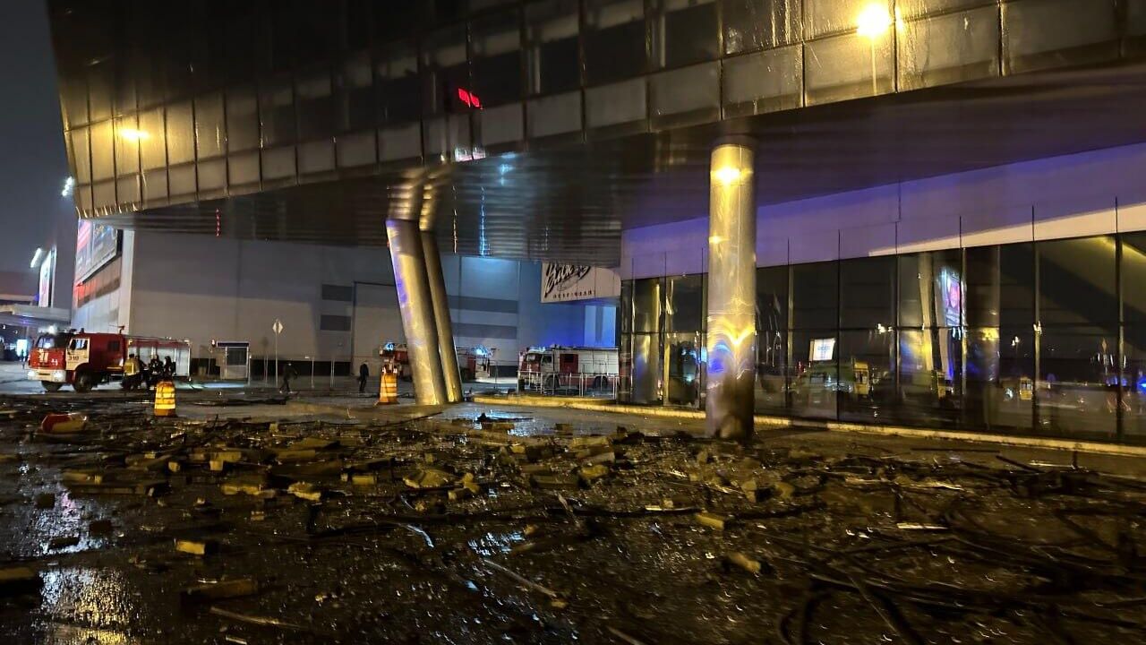 Место теракта в концертном зале Крокус Сити Холл Место теракта в концертном зале Крокус Сити Холл - РИА Новости, 1920, 31.03.2024