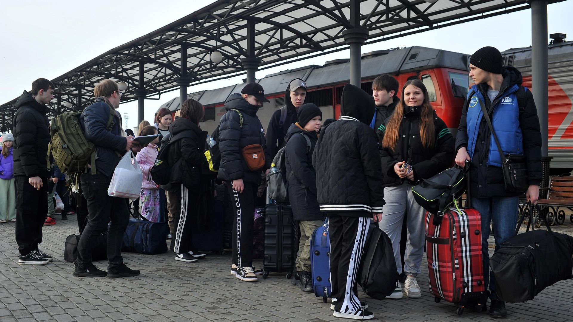 Дети из Белгородской области на железнодорожном вокзале в Тамбове Дети из Белгородской области на железнодорожном вокзале в Тамбове - РИА Новости, 1920, 08.04.2024