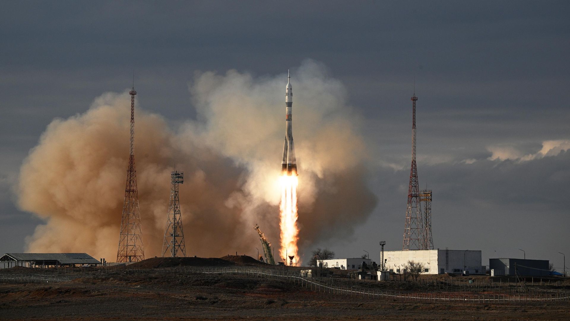 Запуск ракеты-носителя с космодрома Байконур Запуск ракеты-носителя с космодрома Байконур - РИА Новости, 1920, 23.04.2024