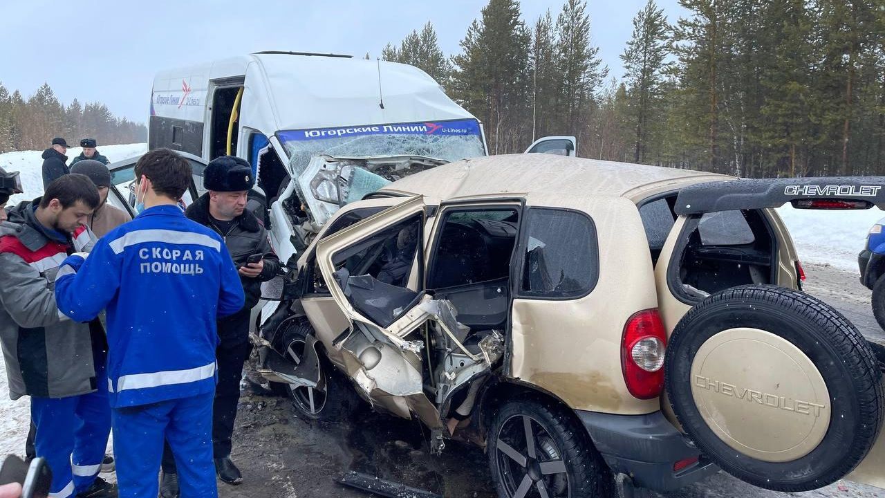 На месте ДТП на 93 километре трассы Сургут-Когалым На месте ДТП на 93 километре трассы Сургут-Когалым - РИА Новости, 1920, 24.03.2024