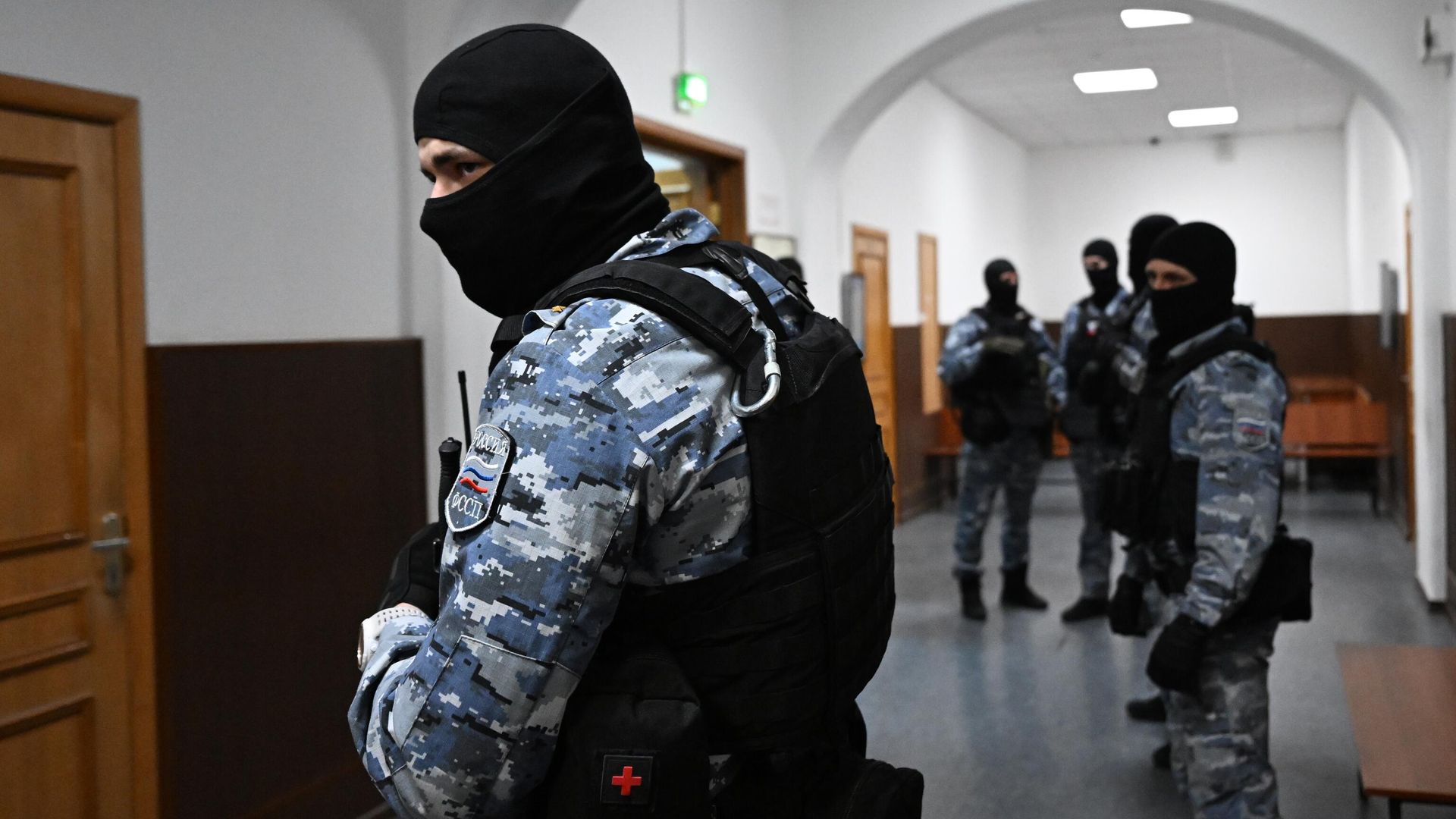 Сотрудники правоохранительных органов в Басманном суде Москвы Сотрудники правоохранительных органов в Басманном суде Москвы - РИА Новости, 1920, 27.03.2024