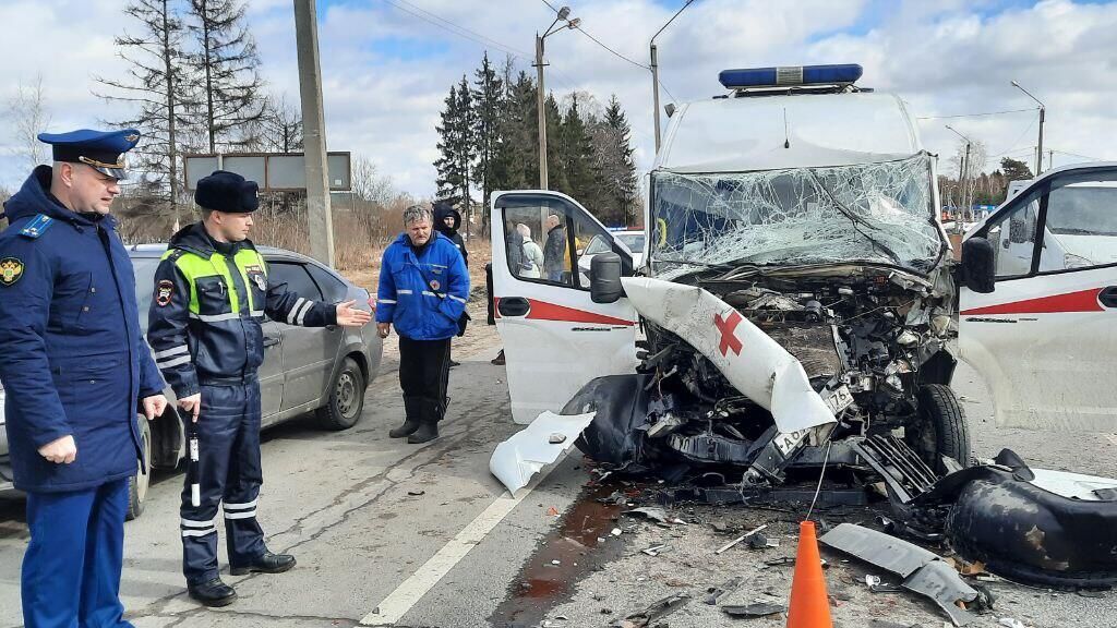 ДТП с участием угнанного автомобиля скорой помощи в поселке Туношна Ярославской области ДТП с участием угнанного автомобиля скорой помощи в поселке Туношна Ярославской области - РИА Новости, 1920, 25.03.2024