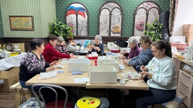 Работа волонтерского центра Zа брата V в Вологде Работа волонтерского центра Zа брата V в Вологде - РИА Новости, 1920, 26.03.2024