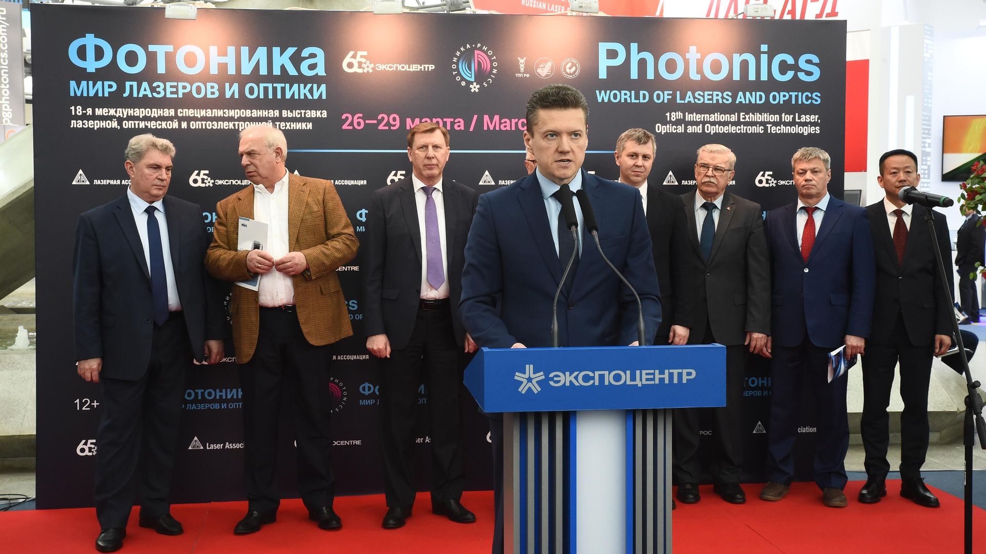 Более 260 создателей лазеров и оптики участвуют в выставке Фотоника-2024 Более 260 создателей лазеров и оптики участвуют в выставке Фотоника-2024 - РИА Новости, 1920, 26.03.2024