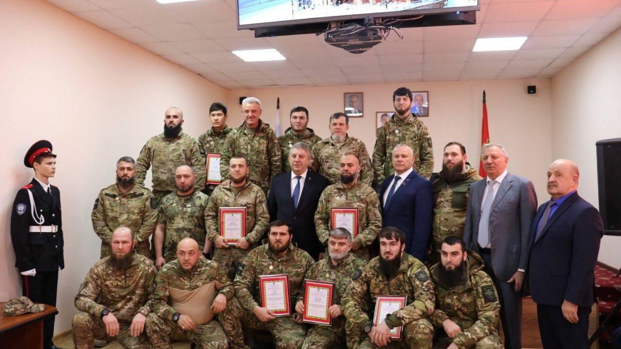 Губернатор Брянской области Александр Богомаз наградил бойцов Ахмата, участвовавших в задержании террористов Губернатор Брянской области Александр Богомаз наградил бойцов Ахмата, участвовавших в задержании террористов - РИА Новости, 1920, 26.03.2024