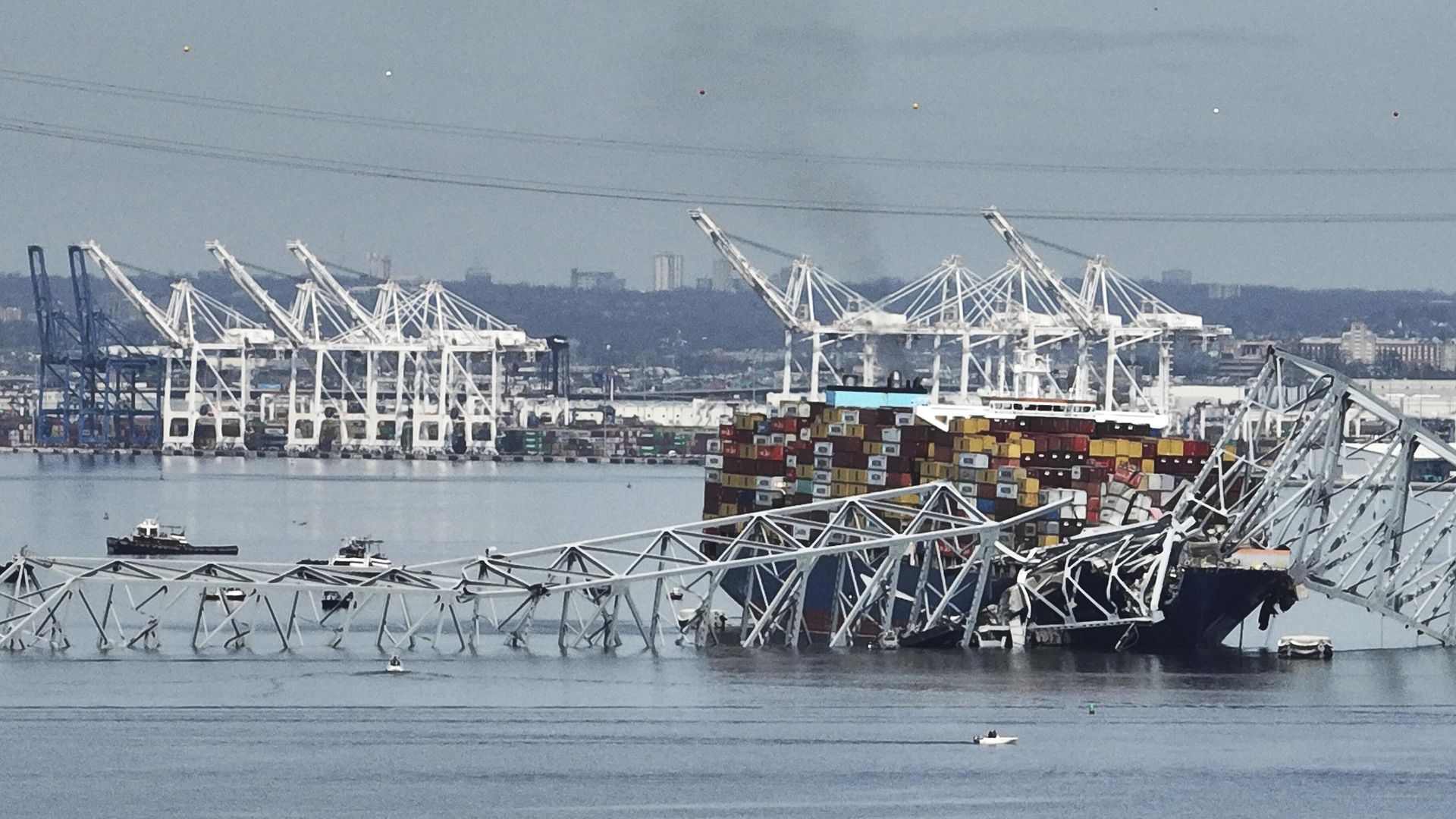 Грузовое судно на месте обрушения моста Key Bridge имени Фрэнсиса Скотта Ки в Балтиморе. 26 марта 2024 Грузовое судно на месте обрушения моста Key Bridge имени Фрэнсиса Скотта Ки в Балтиморе. 26 марта 2024 - РИА Новости, 1920, 27.03.2024