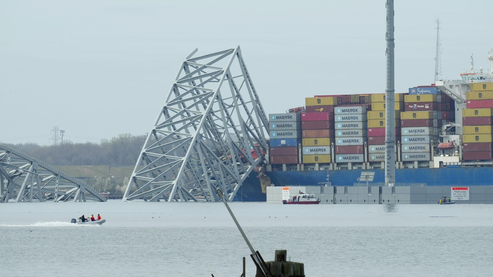 Грузовое судно на месте обрушения моста Key Bridge имени Фрэнсиса Скотта Ки в Балтиморе. 26 марта 2024 Грузовое судно на месте обрушения моста Key Bridge имени Фрэнсиса Скотта Ки в Балтиморе. 26 марта 2024 - РИА Новости, 1920, 27.03.2024