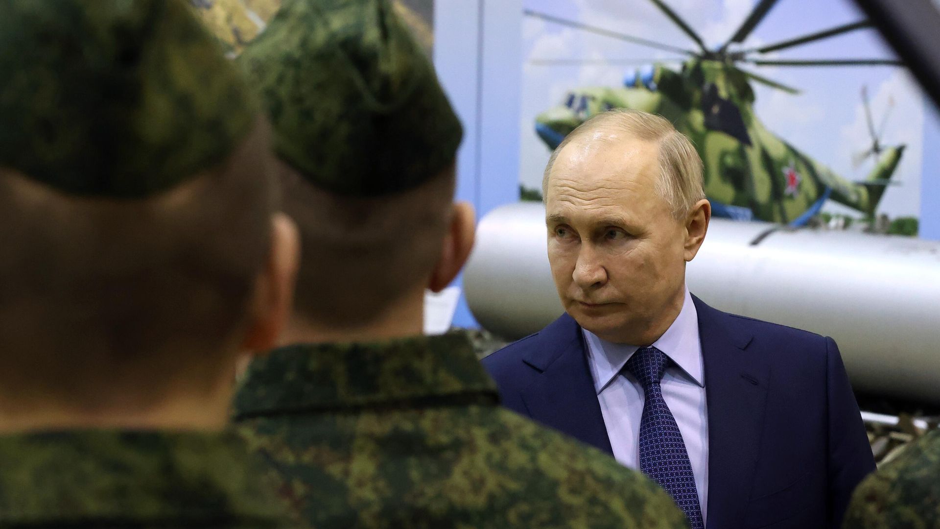 Президент РФ Владимир Путин беседует с военными летчиками, проходящими подготовку в 344-м государственном центре боевого применения и переучивания летного состава Минобороны РФ в Торжке Президент РФ Владимир Путин беседует с военными летчиками, проходящими подготовку в 344-м государственном центре боевого применения и переучивания летного состава Минобороны РФ в Торжке - РИА Новости, 1920, 28.03.2024