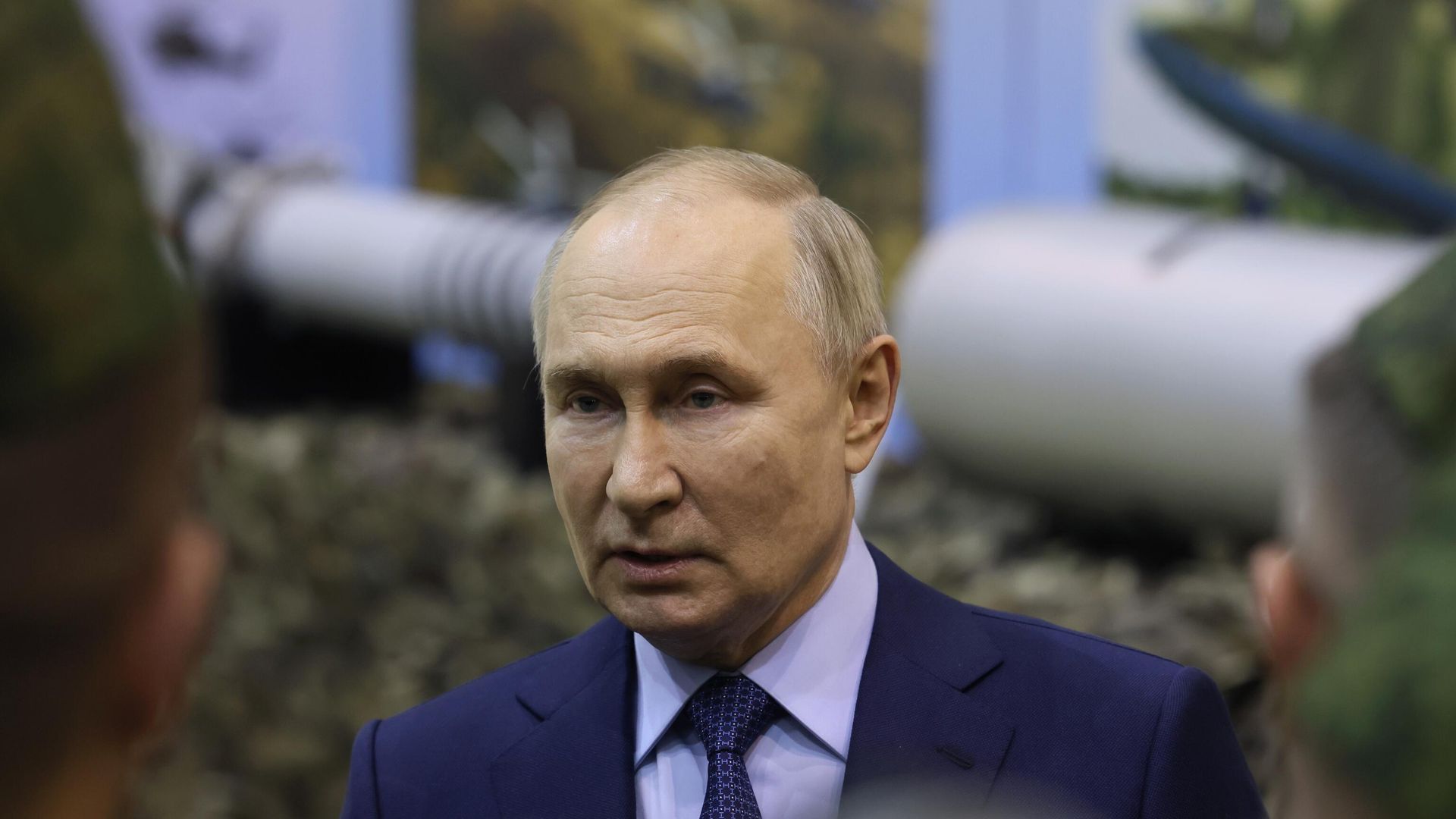 Президент РФ Владимир Путин беседует с военными летчиками, проходящими подготовку в 344-м государственном центре боевого применения и переучивания летного состава Минобороны РФ в Торжке Президент РФ Владимир Путин беседует с военными летчиками, проходящими подготовку в 344-м государственном центре боевого применения и переучивания летного состава Минобороны РФ в Торжке - РИА Новости, 1920, 28.03.2024