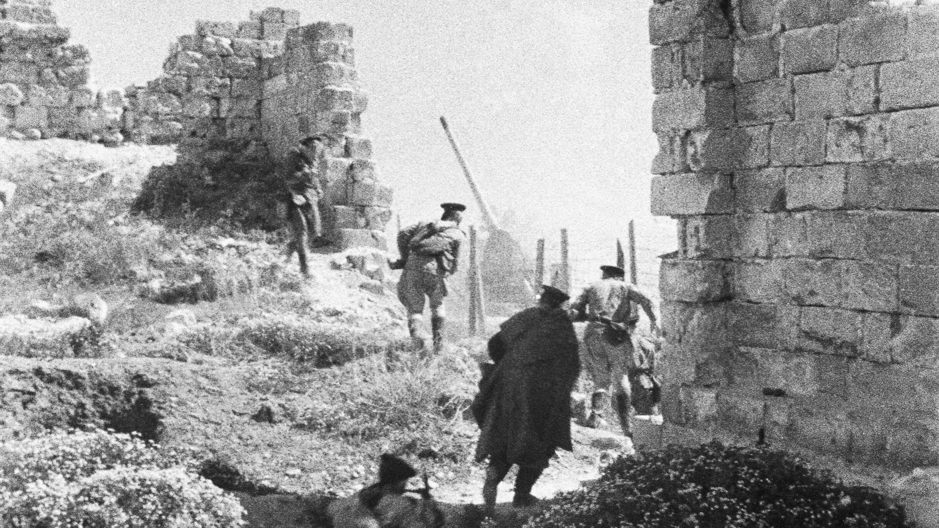 Крымская наступательная операция (8 апреля — 12 мая 1944 года) проводилась силами 4-го Украинского фронта и Отдельной Приморской армии во взаимодействии с Черноморским флотом и Азовской военной флотилией. Результатами операции стали полный разгром 17-й армии вермахта и освобождение Крымского полуострова. Морские пехотинцы идут в атаку на подступах к Севастополю. Крымская наступательная операция (8 апреля — 12 мая 1944 года) проводилась силами 4-го Украинского фронта и Отдельной Приморской армии во взаимодействии с Черноморским флотом и Азовской военной флотилией. Результатами операции стали полный разгром 17-й армии вермахта и освобождение Крымского полуострова. Морские пехотинцы идут в атаку на подступах к Севастополю. - РИА Новости, 1920, 09.05.2024