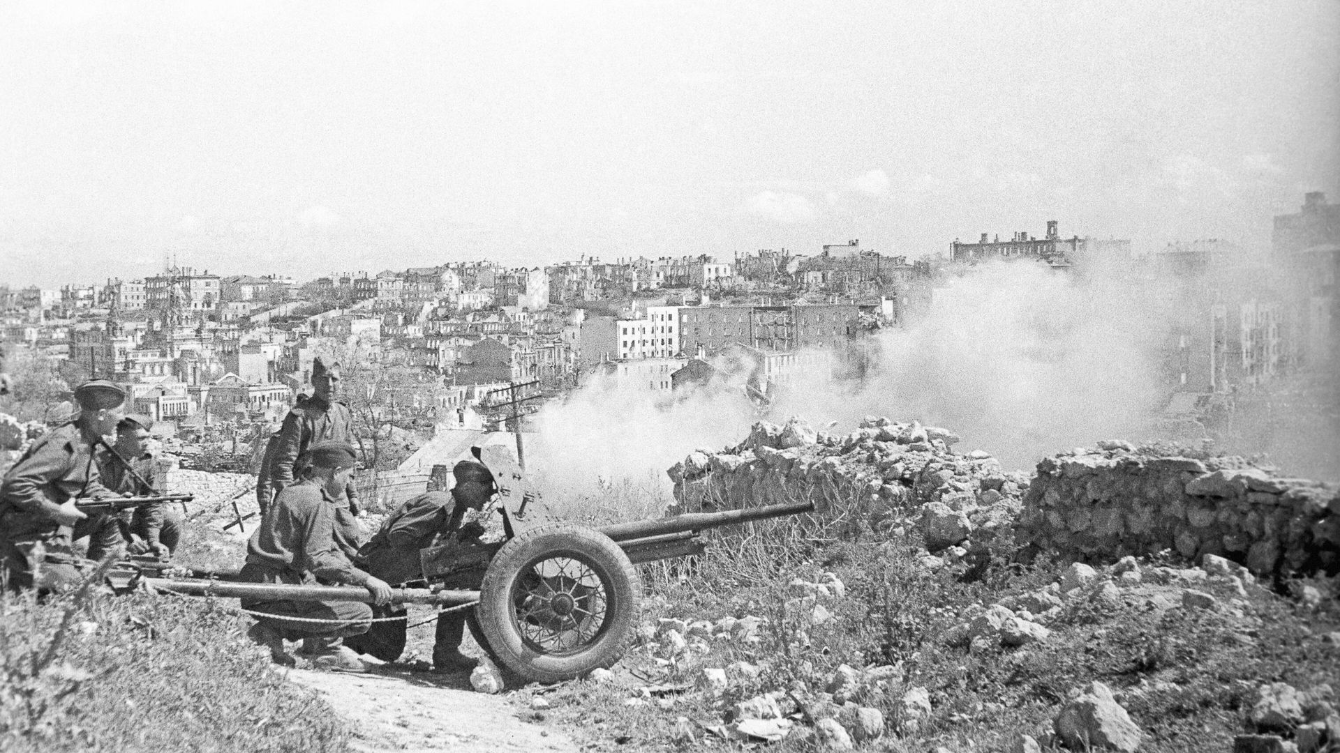 Последние залпы по врагу Последние залпы по врагу - РИА Новости, 1920, 08.04.2024