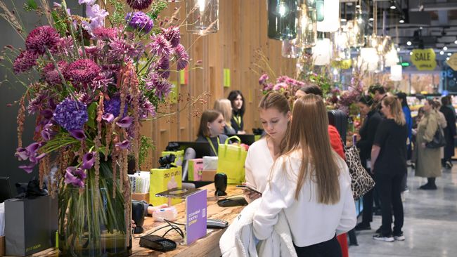 Посетители в торговом центре