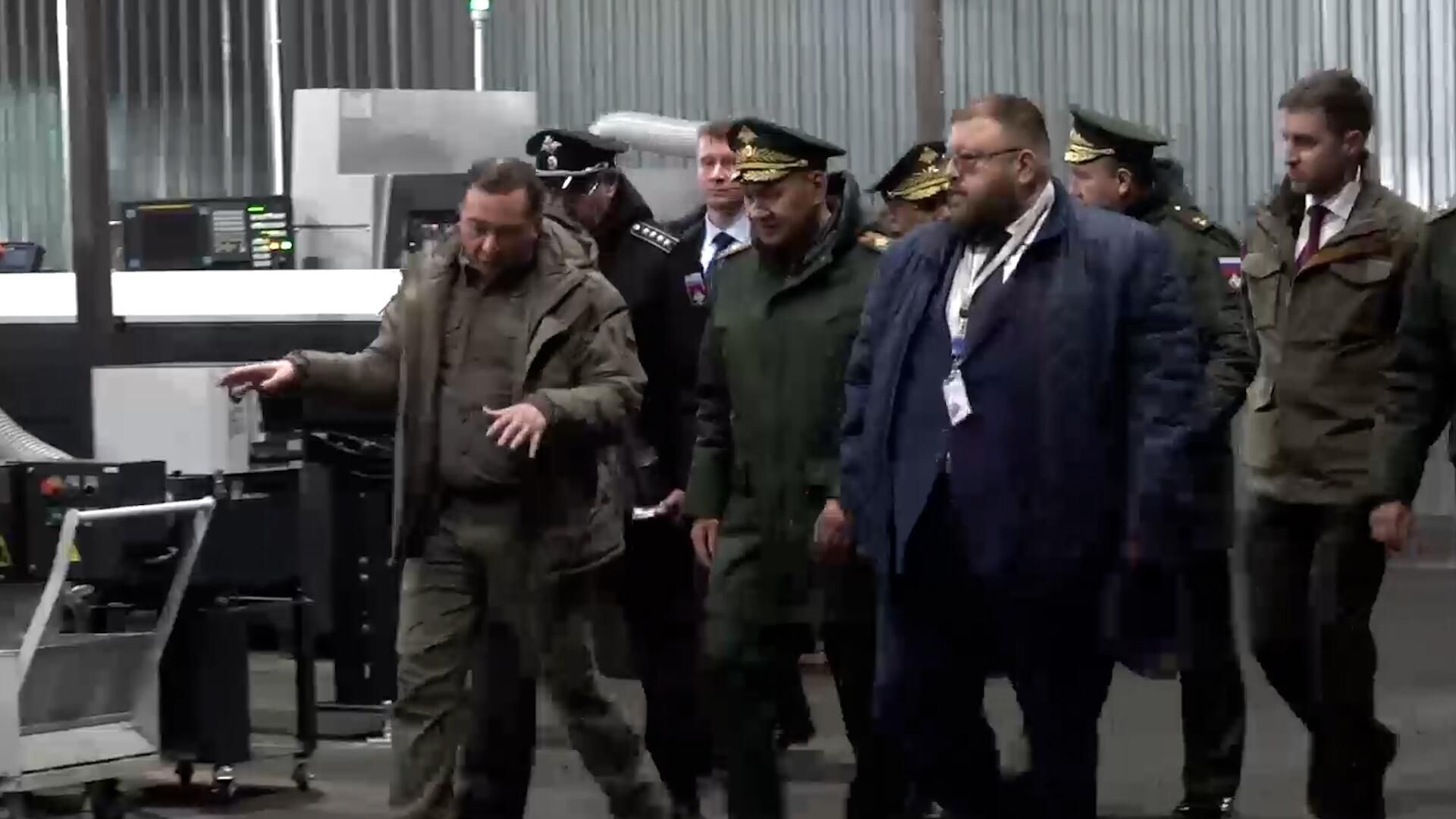 Шойгу на предприятиях оборонно-промышленного комплекса в Алтайском крае Шойгу на предприятиях оборонно-промышленного комплекса в Алтайском крае - РИА Новости, 1920, 30.03.2024