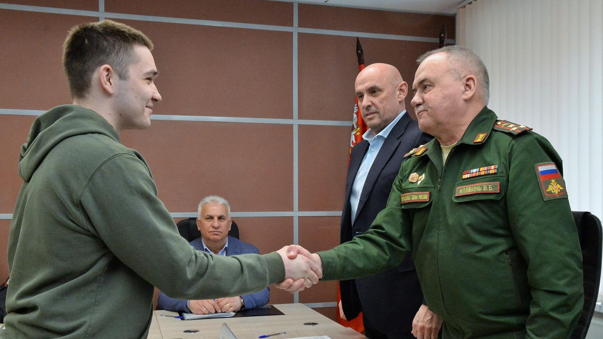 Военнообязанный проходит комиссию в Одинцовском военном комиссариате Военнообязанный проходит комиссию в Одинцовском военном комиссариате - РИА Новости, 1920, 01.04.2024