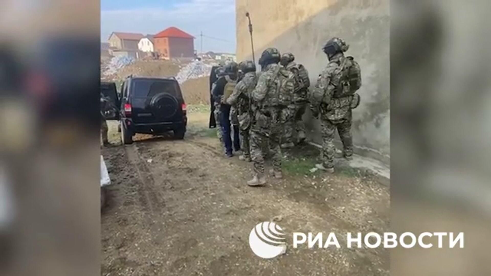 Задержание подозреваемых, планировавших теракты в Дагестане. Кадры ФСБ РФ Задержание подозреваемых, планировавших теракты в Дагестане. Кадры ФСБ РФ - РИА Новости, 1920, 01.04.2024