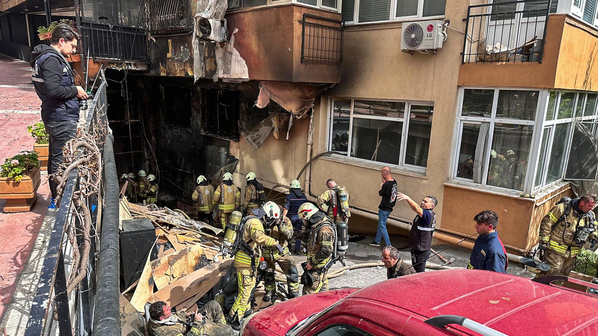 Пожарные на месте пожара в ночном клубе в Стамбуле Пожарные на месте пожара в ночном клубе в Стамбуле - РИА Новости, 1920, 02.04.2024