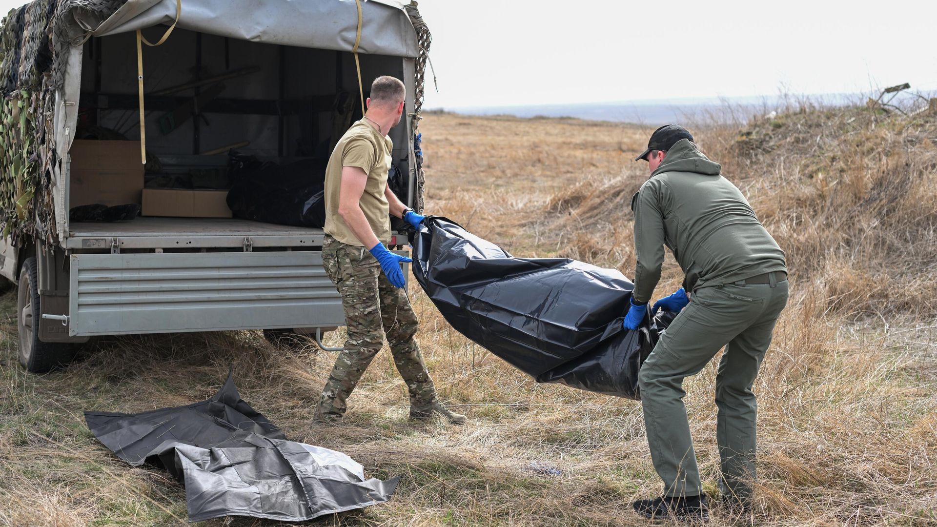 Волонтеры-поисковики Луганска собирают останки солдат ВСУ - РИА Новости, 1920, 03.04.2024