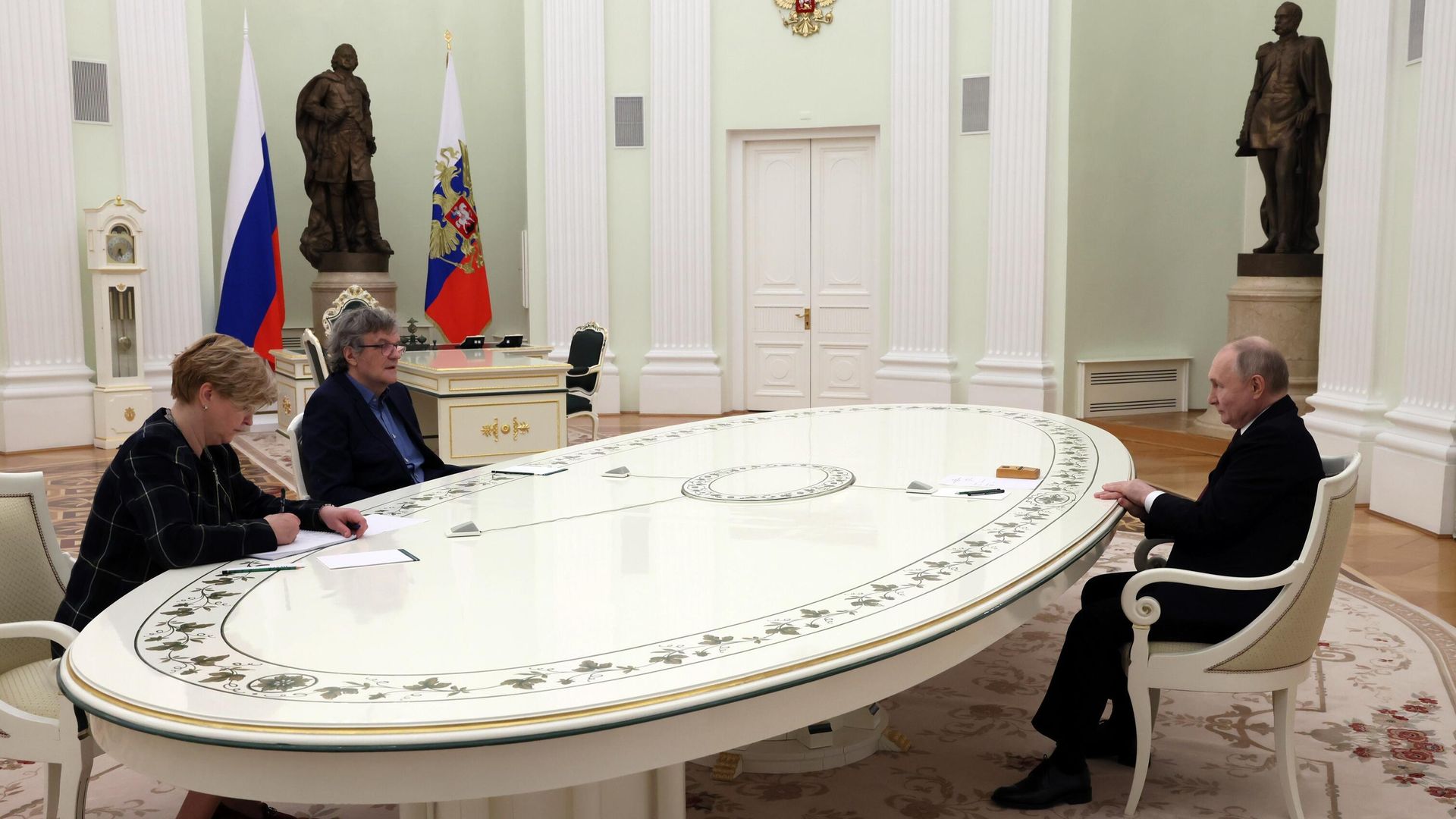 Президент РФ Владимир Путин и сербский режиссёр, актёр и сценарист Эмир Кустурица во время встречи Президент РФ Владимир Путин и сербский режиссёр, актёр и сценарист Эмир Кустурица во время встречи - РИА Новости, 1920, 02.04.2024