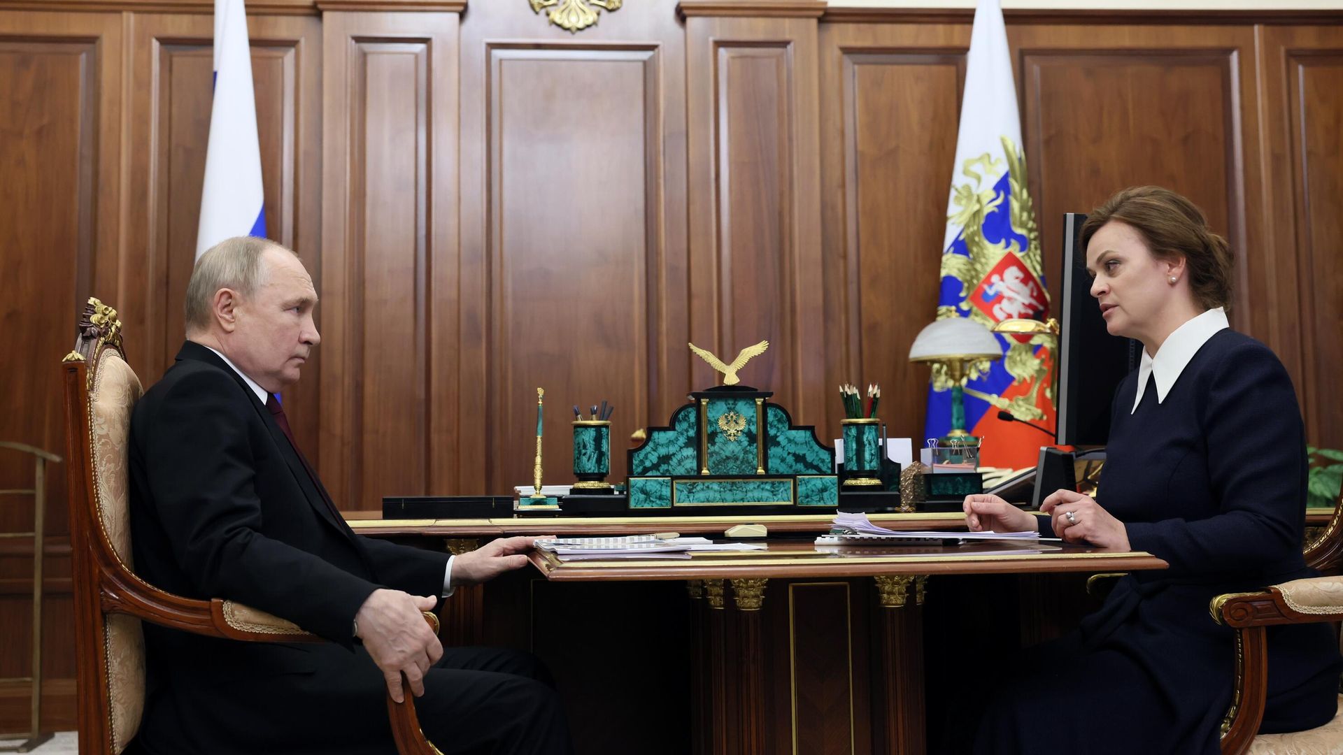 Владимир Путин и председатель Государственного фонда поддержки участников СВО Защитники Отечества Анна Цивилёва во время встречи - РИА Новости, 1920, 02.04.2024