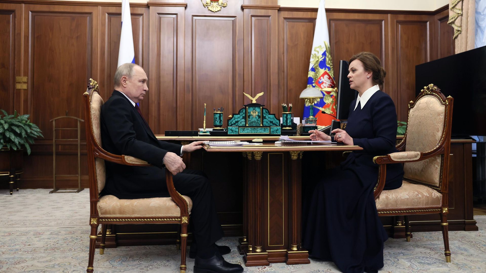 Президент РФ Владимир Путин и председатель Государственного фонда поддержки участников специальной военной операции Защитники Отечества Анна Цивилёва во время встречи. 2 марта 2024 Президент РФ Владимир Путин и председатель Государственного фонда поддержки участников специальной военной операции Защитники Отечества Анна Цивилёва во время встречи. 2 марта 2024 - РИА Новости, 1920, 02.04.2024