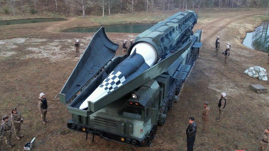 Пуск новой северокорейской баллистической ракеты Хвасонпхо-16Б Пуск новой северокорейской баллистической ракеты Хвасонпхо-16Б - РИА Новости, 1920, 08.02.2025