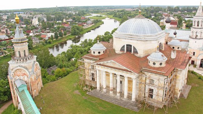 Вид на храм в Торжке Вид на храм в Торжке