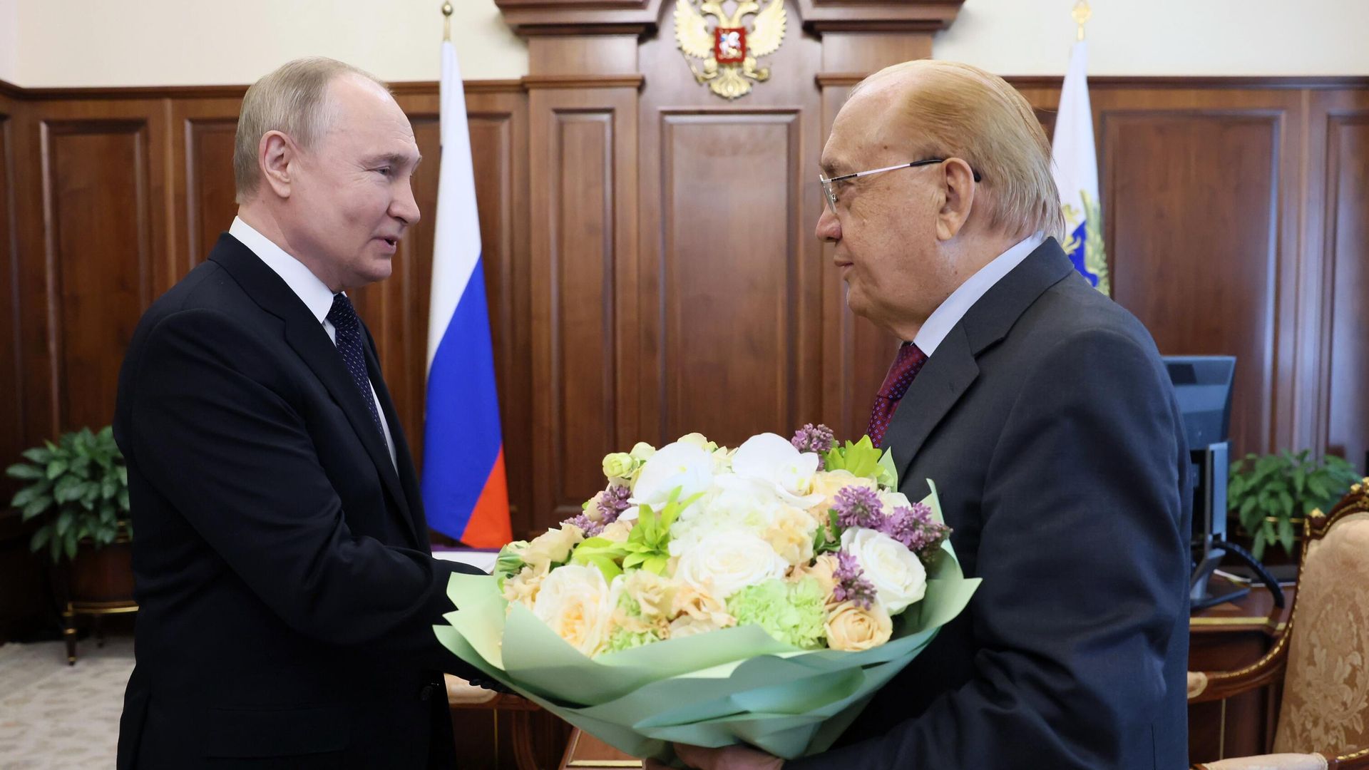 Президент РФ Владимир Путин и ректор МГУ Виктор Садовничий во время встречи. 3 апреля 2024 Президент РФ Владимир Путин и ректор МГУ Виктор Садовничий во время встречи. 3 апреля 2024 - РИА Новости, 1920, 03.04.2024