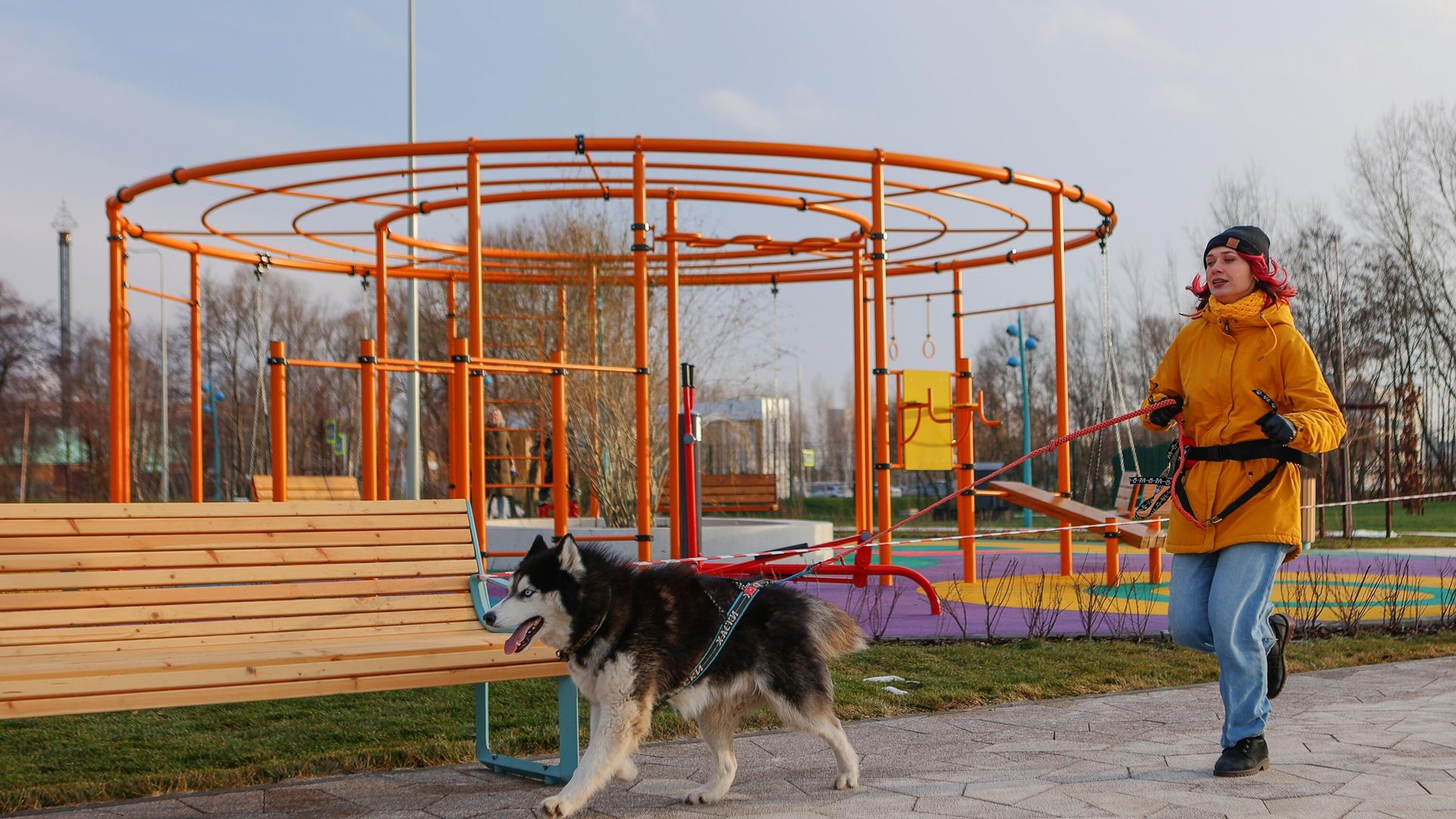Посетители в парке Берега в Белгороде Посетители в парке Берега в Белгороде - РИА Новости, 1920, 04.04.2024