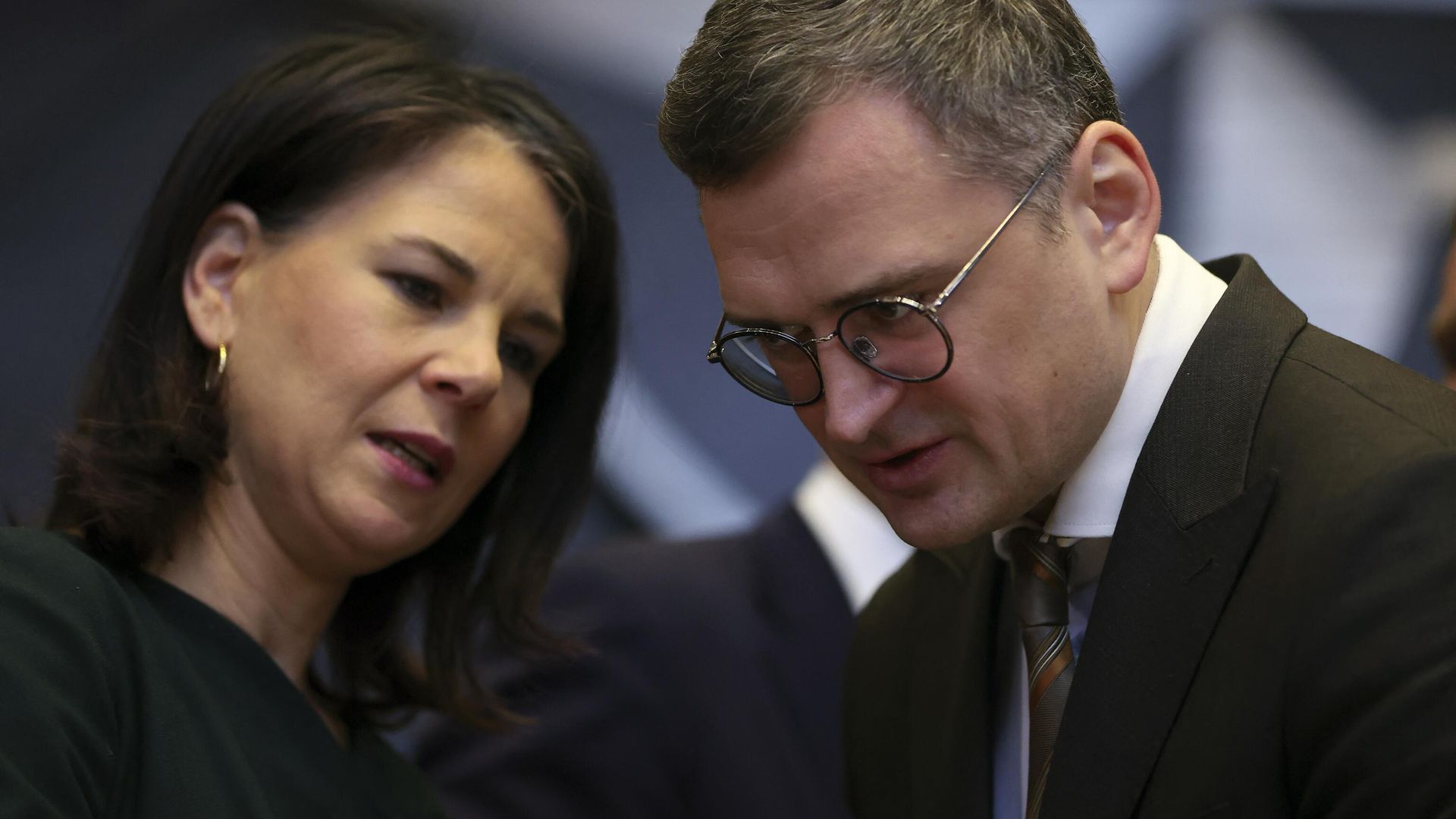 Глава МИД Германии Анналена Бербок и министр иностранных дел Украины Дмитрий Кулеба во время участия в заседании Совета НАТО-Украина Глава МИД Германии Анналена Бербок и министр иностранных дел Украины Дмитрий Кулеба во время участия в заседании Совета НАТО-Украина - РИА Новости, 1920, 04.04.2024