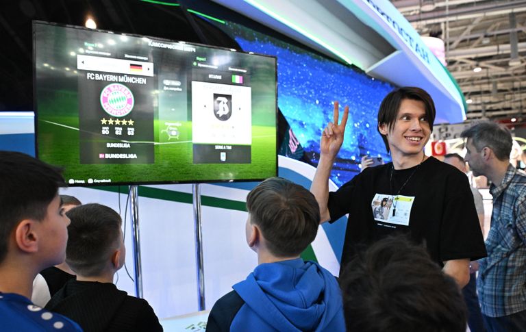 Выставка Россия. Творческая встреча с чемпионом мира по киберспорту Робертом Фахретдиновым Выставка Россия. Творческая встреча с чемпионом мира по киберспорту Робертом Фахретдиновым