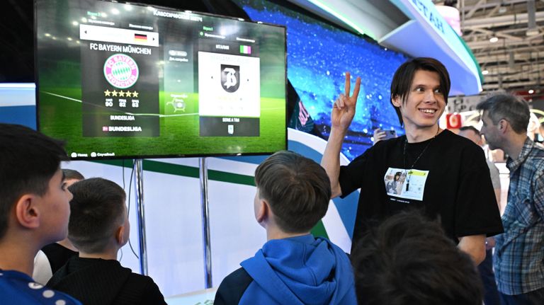 Выставка Россия. Творческая встреча с чемпионом мира по киберспорту Робертом Фахретдиновым Выставка Россия. Творческая встреча с чемпионом мира по киберспорту Робертом Фахретдиновым